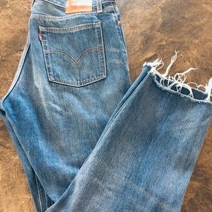 Levis wedgie straight sz 28
